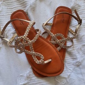 New condition! Universal Threads sandals!